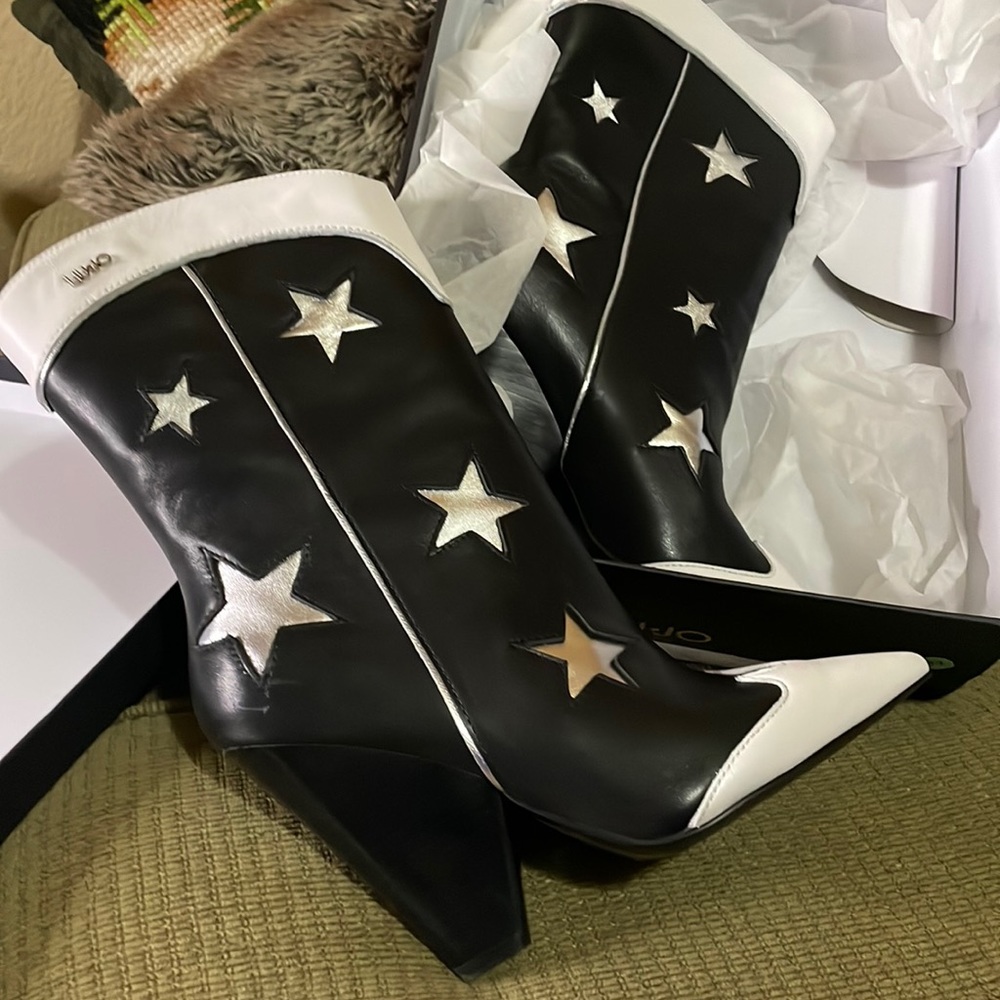 cowboy boots with silver star detailing